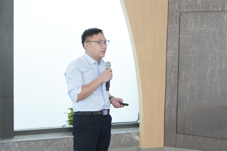 6863b6c8daa7f.jpg 6863b6c8daa7f.jpg